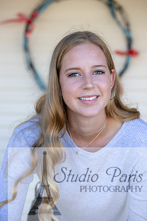 Suzi Holcomb1